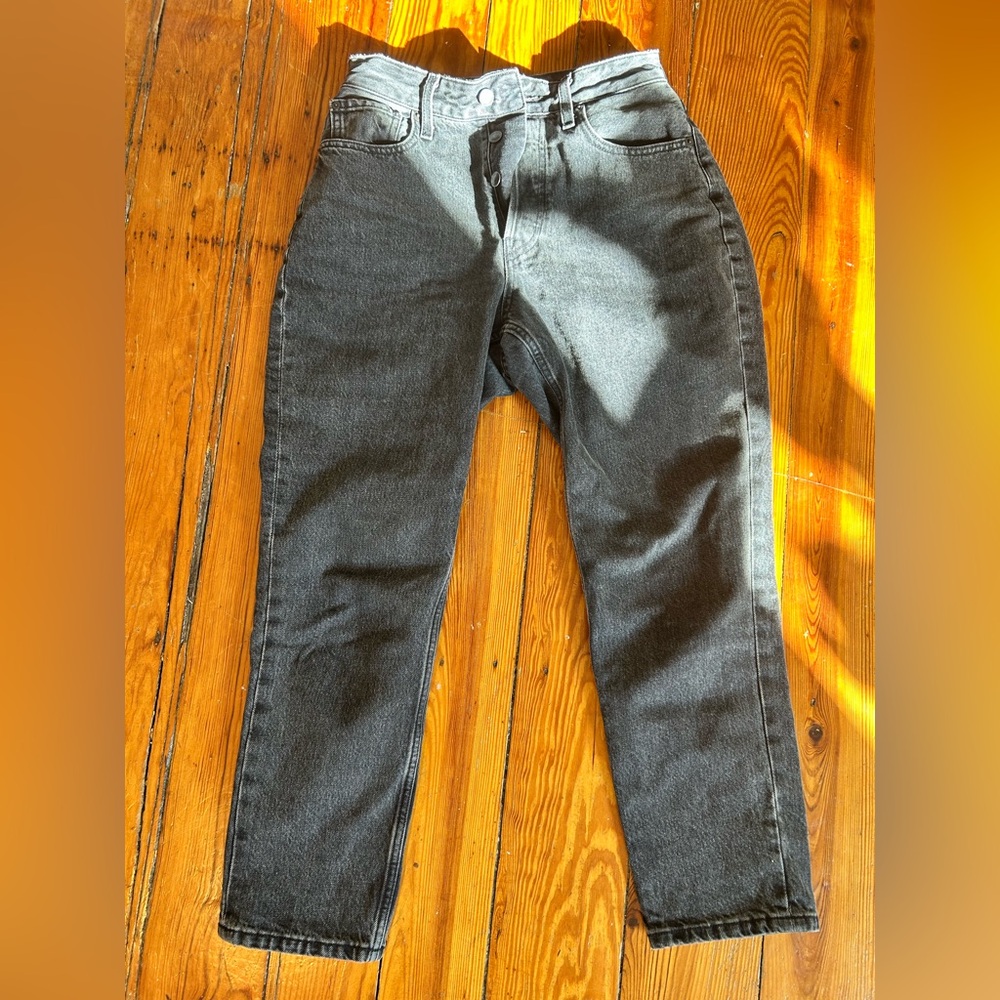 Everlane Gray Jeans
Curvy 90s cheeky straight Jean